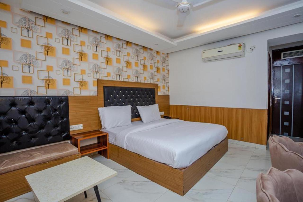 Hotel Doon Деградун Екстер'єр фото